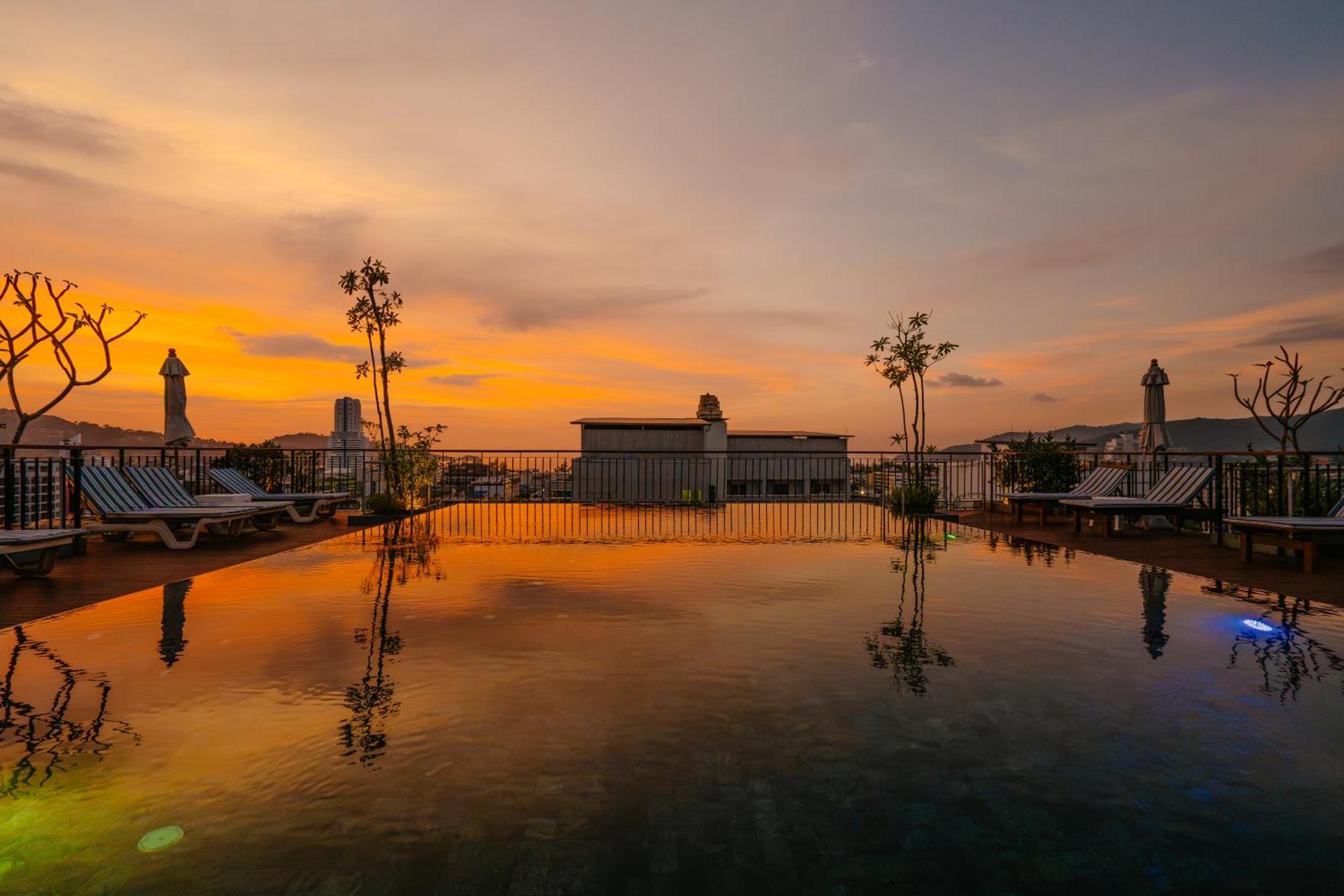 Rak Elegant Hotel Patong Exterior photo